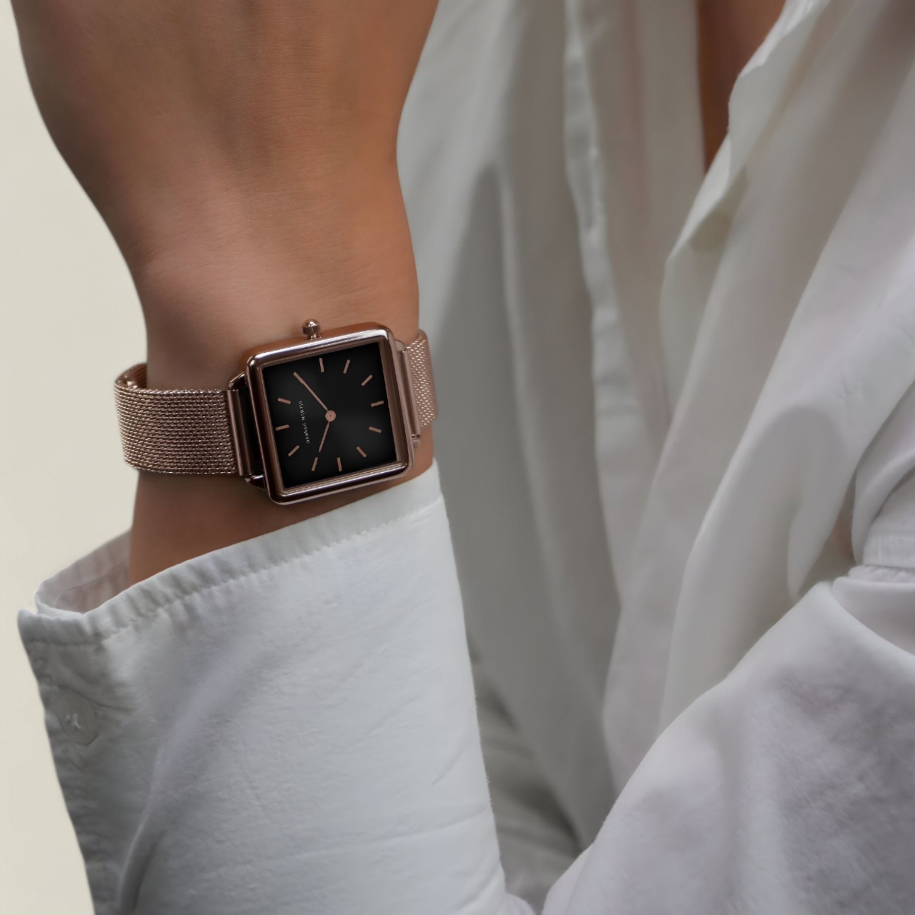 Ava | Quadratische Rose Gold Uhr - Trendy Mesh Strap - - Ava | Quadratische Rose Gold Uhr - Trendy Mesh Strap - €25 - Concept FashionLab